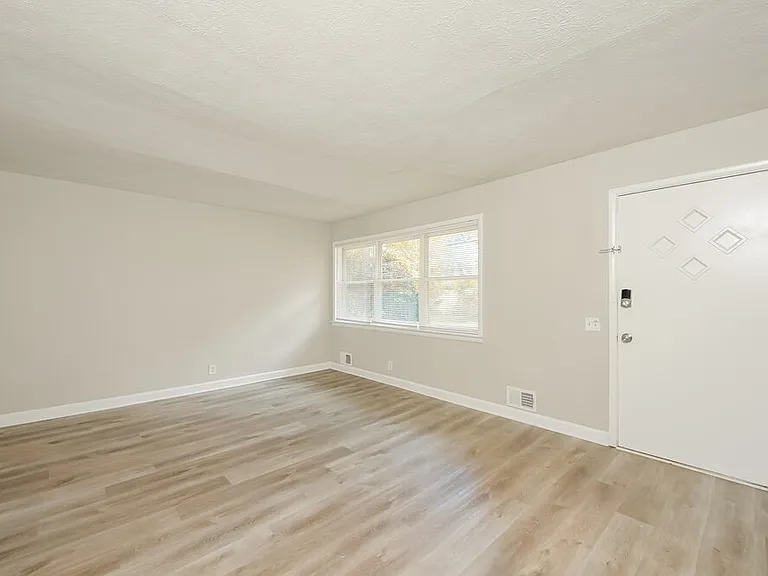 627 Grayson Pkwy — Photo 3