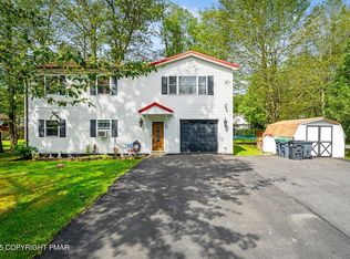 3106 Sycamore Ln, Pocono Summit, PA 18346