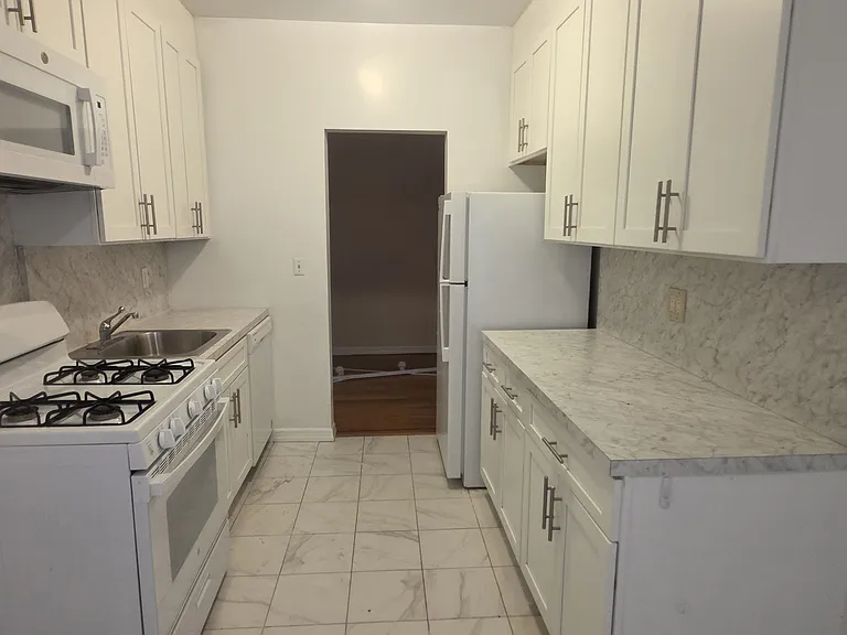 4330 46th St #4 — Photo 5