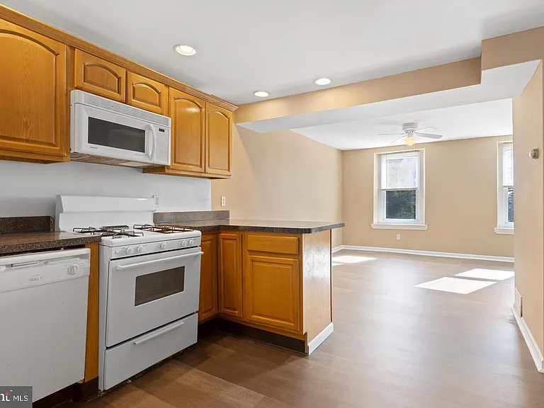 400 Green Ln #2 — Photo 6