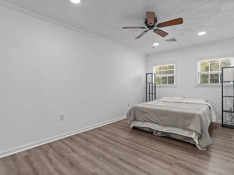 780 Meade Ln — Photo 18