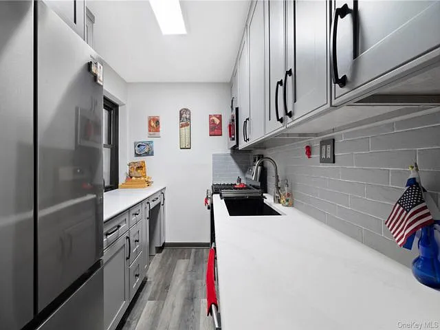 2 bed, 1.0 bath, 886 sqft, $2,900 — Photo 2