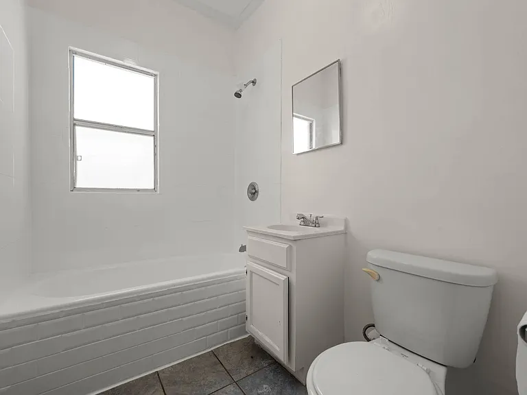 233 S Kenmore Ave — Photo 8