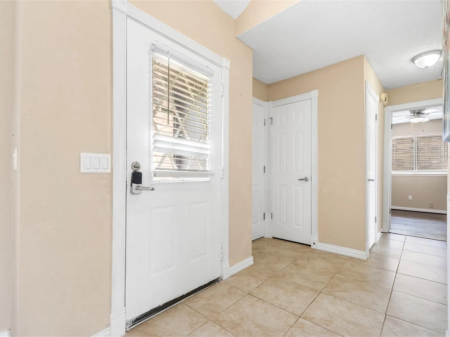 2 bed, 2.0 bath, 1163 sqft, $1,900 — Photo 3