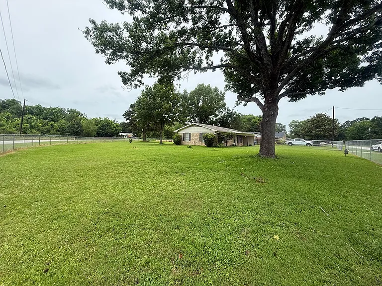403 Polly St — Photo 17