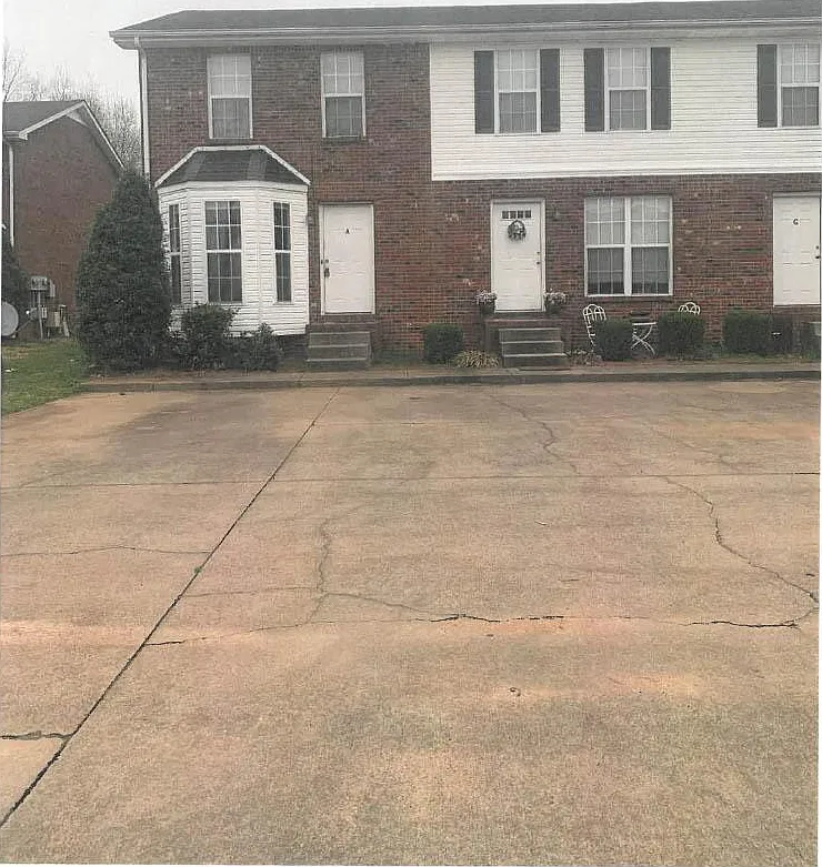 2 bed, 1.5 bath, 1050 sqft, $900 — Photo 1