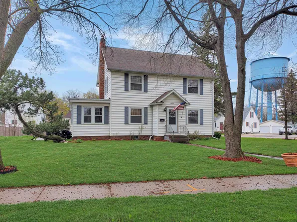 1325 N 9th St, Estherville, IA 51334