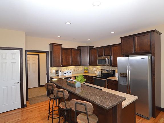 4th image of 8322 Kensington Dr NE