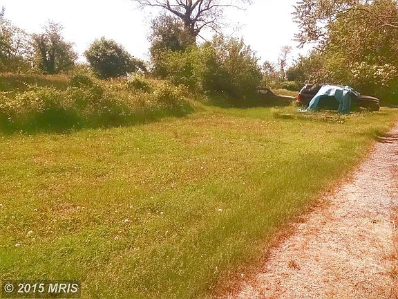 Home sits back off of Cedar Hill Dr. on Flamingo.