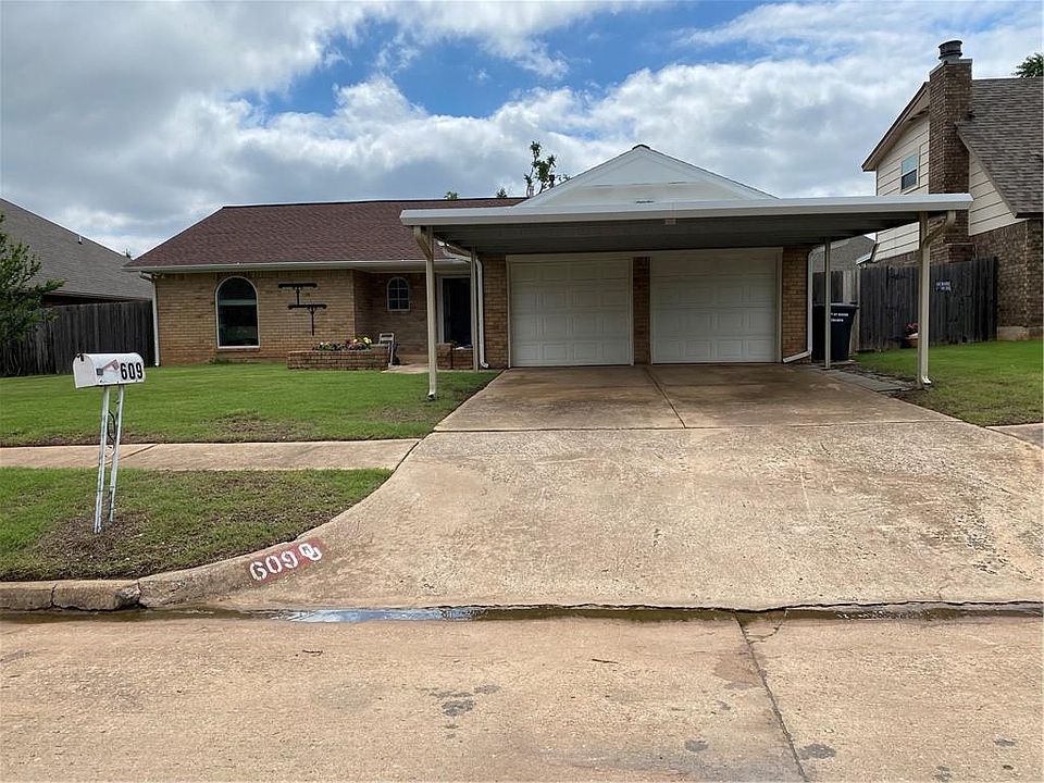 1st image of 609 S Silver Leaf Dr