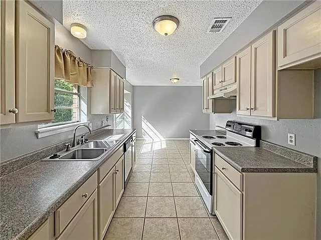 213 Chess Dr — Photo 4