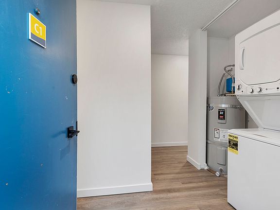 3rd image of 962 Sunset Blvd NE APT C1