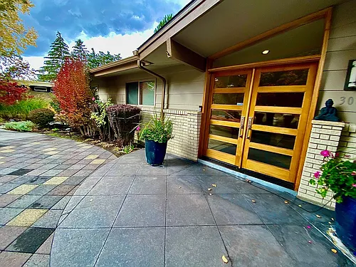 306 E Curling Dr Photo 1