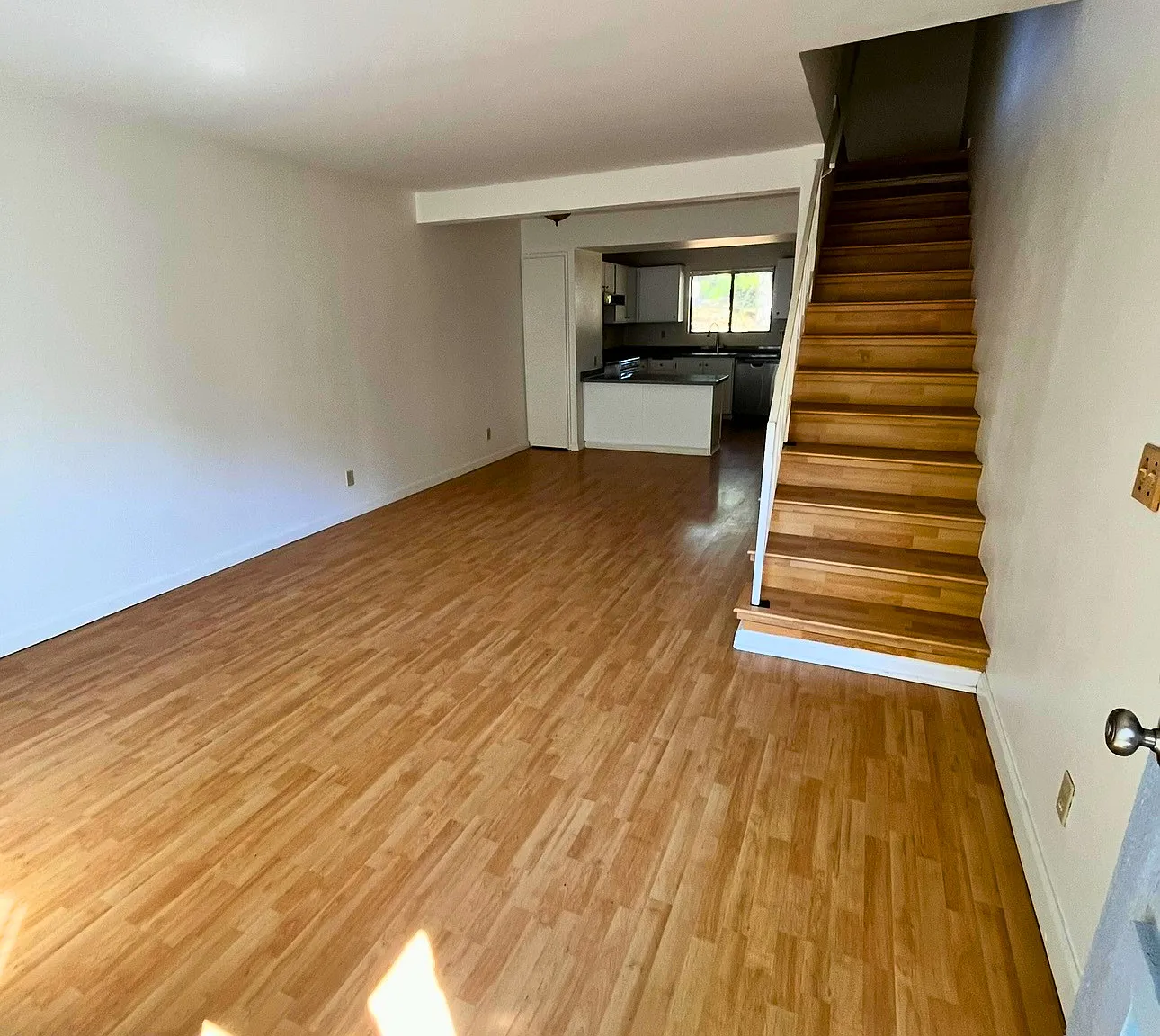 1205 Rebecca Ln — Photo 2