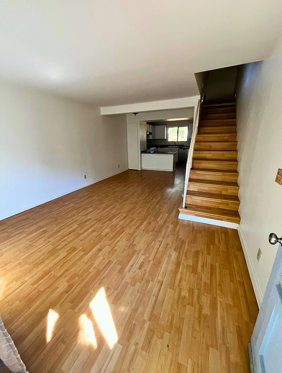 Building Photo - 1205 Rebecca Ln #C