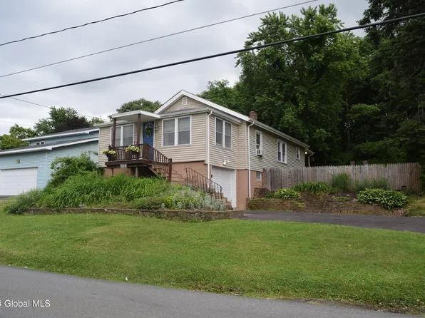 1014 9th Avenue, Troy, NY 12182