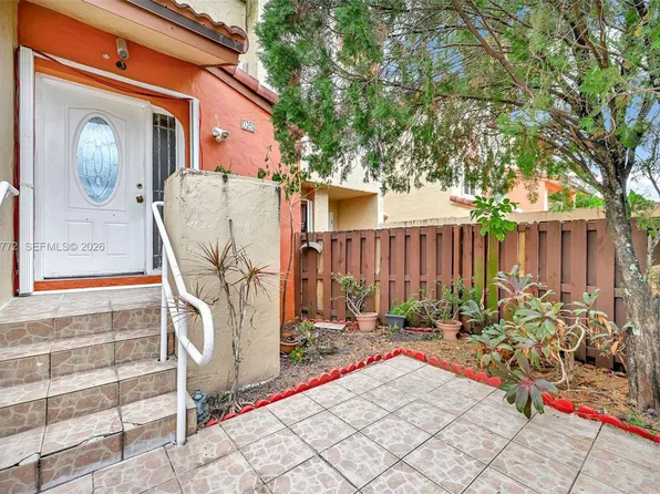 9907 NW 9th Street Cir APT 15-20, Miami, FL 33172