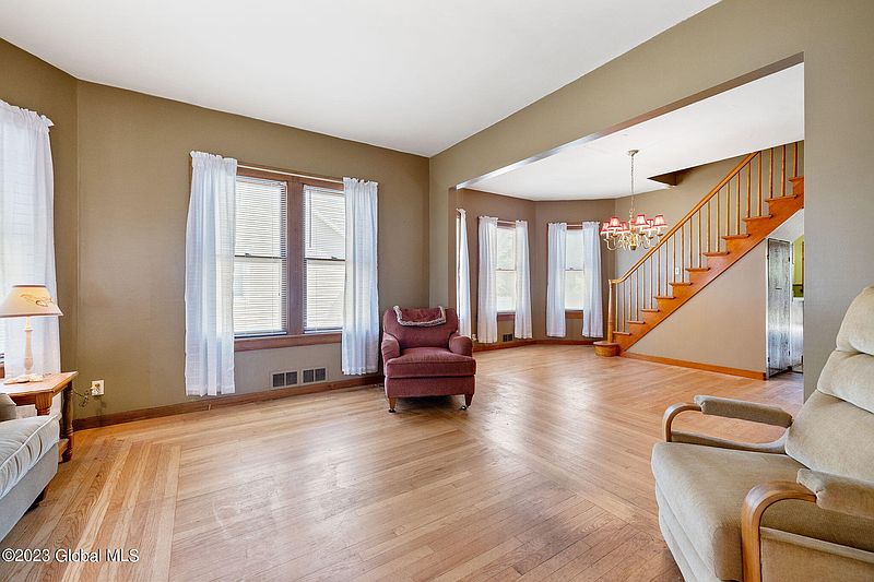 5th image of 2032 Helderberg Avenue