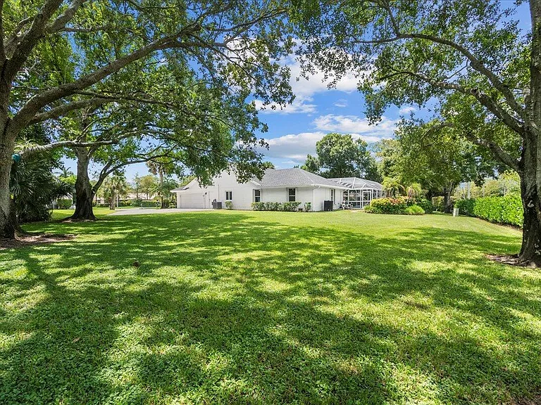 15575 Woodmar Ct — Photo 4