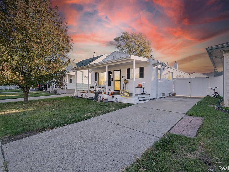 1st image of 901 Cora St