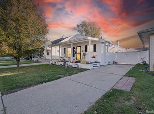 901 Cora St, Wyandotte, MI 48192