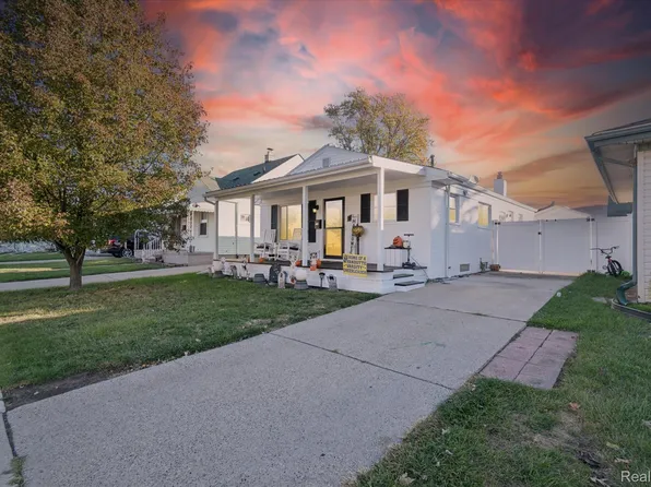 901 Cora St, Wyandotte, MI 48192