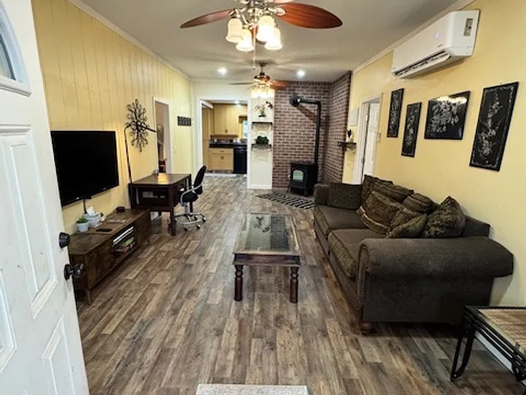 2352 Shasta St — Photo 3