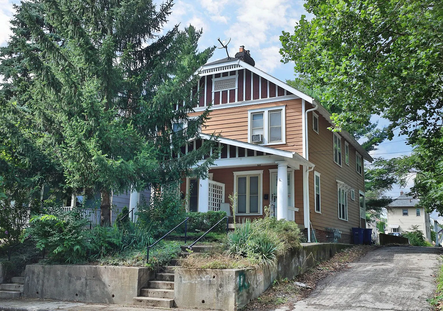 Newly Renovated North Campus - 3 Bedroom 2 Full Bathrooms — Photo 4