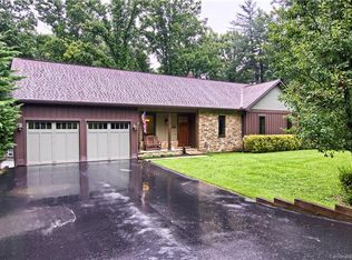 27 Lands End Dr W, Hendersonville, NC 28791