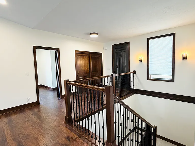 2961 Valley Stream Dr — Photo 4