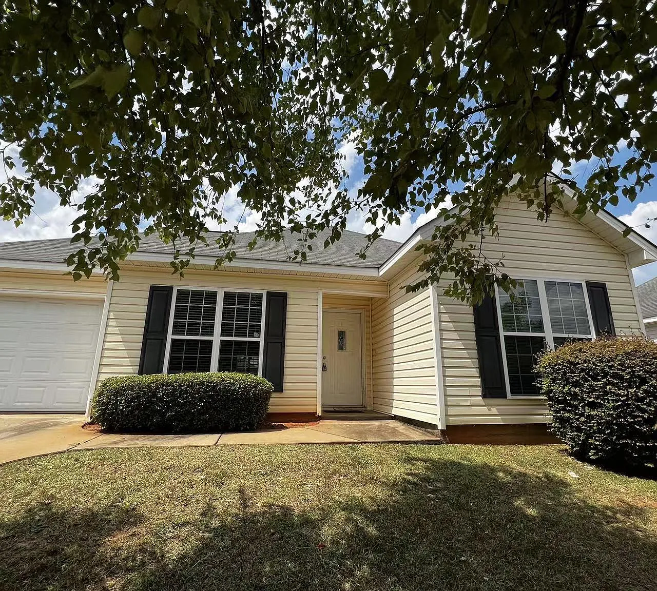 3 bed, 1379 sqft, $1,650 — Photo 1