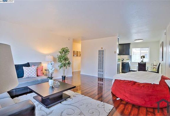 3rd image of 433 Harlan St APT 303