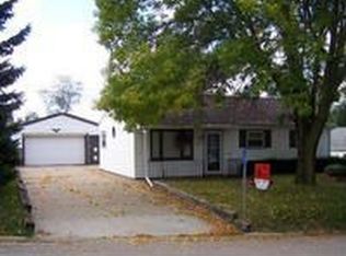 102 3rd Ave, East Dubuque, IL 61025