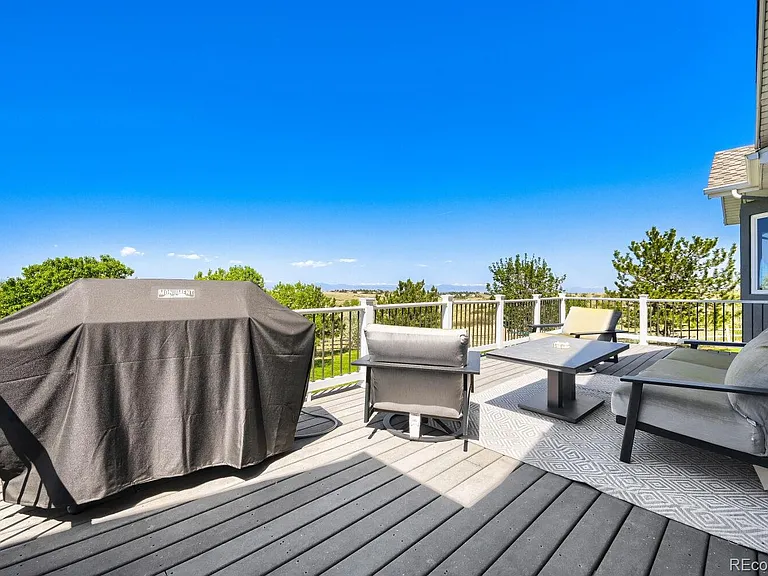 21037 E Nichols Pkwy — Photo 32