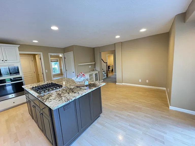 2835 Eastlake Dr SE — Photo 6
