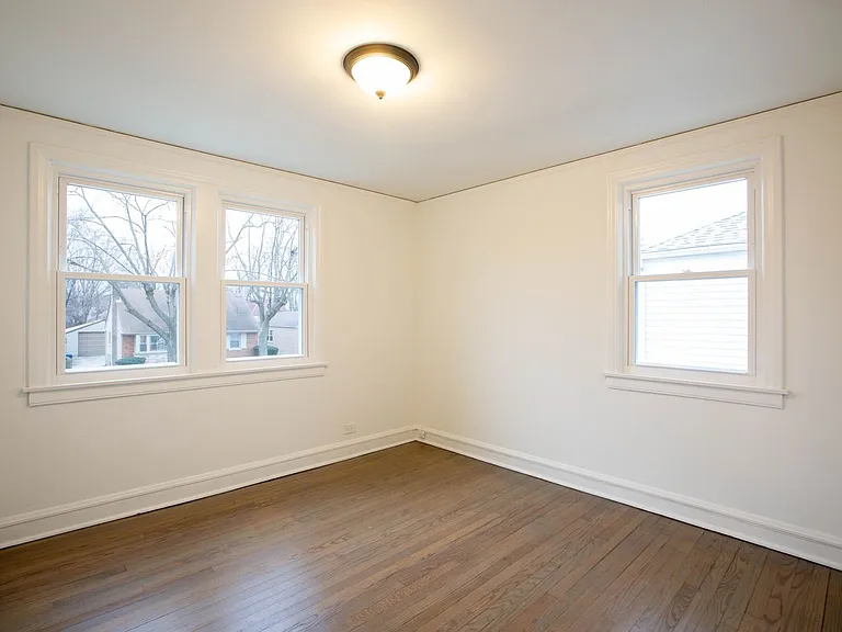 9237 S Utica Ave — Photo 18