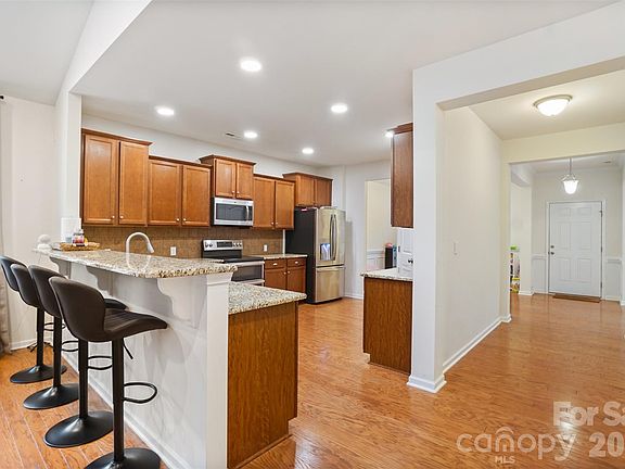5th image of 8023 Goodall Ct