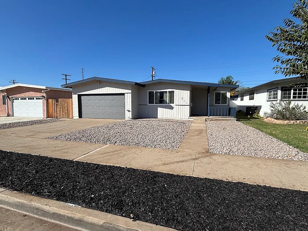 4 bed, $4,100 — Photo 1