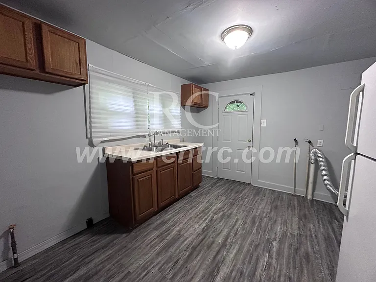 708 Harmon St — Photo 2