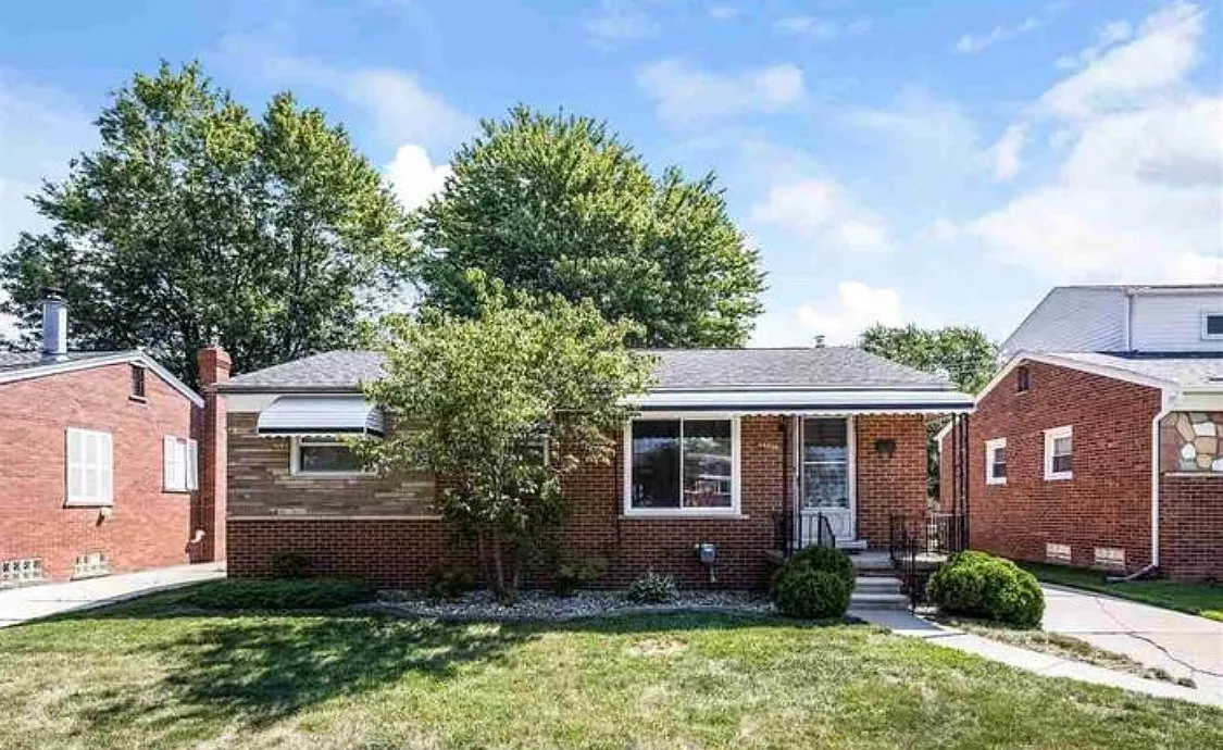 Hughes St, Saint Clair Shores — Photo 1