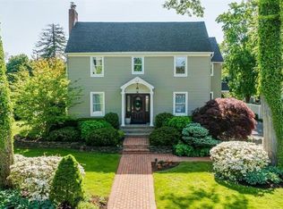 60 S Carll Ave, Babylon, NY 11702