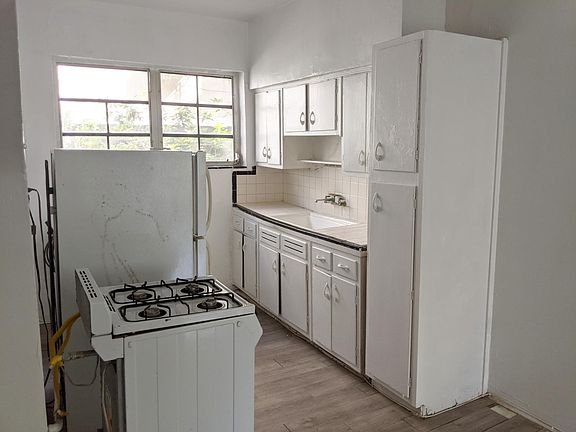 5th image of 705 11th St APT 3