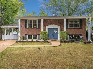 545 Blazedwood Dr, Ballwin, MO 63021