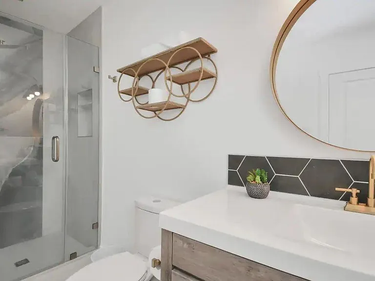 2825 Ball St #6 — Photo 5