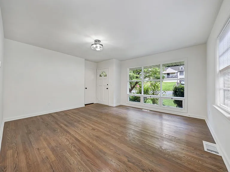 1523 Main St SW — Photo 17