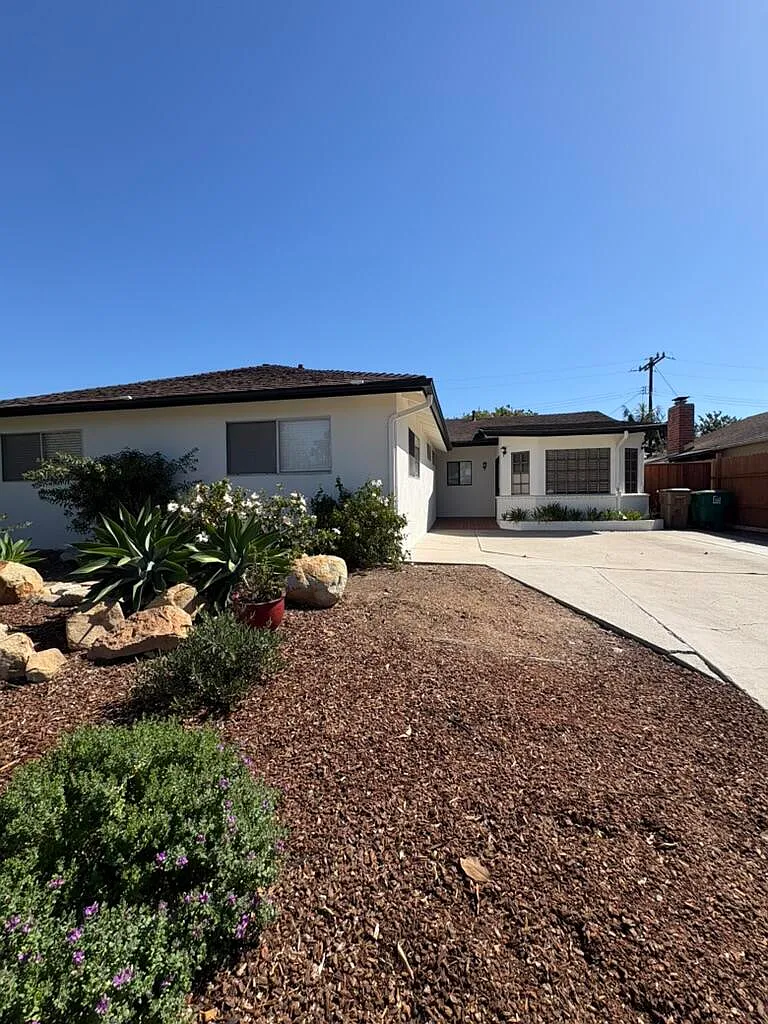 5 bed, 3.0 bath, 1996 sqft, $6,995 — Photo 2