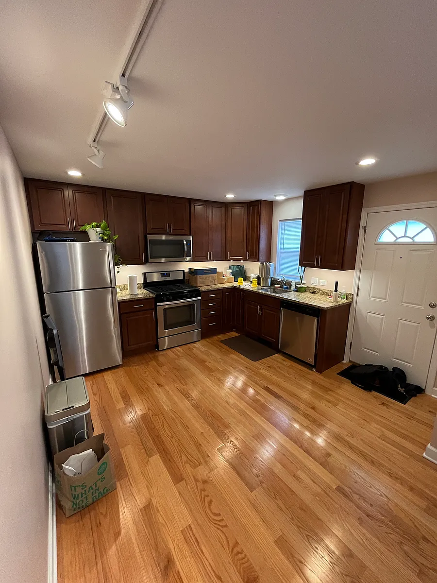 Building Photo - 3137 N Hoyne Ave #CH