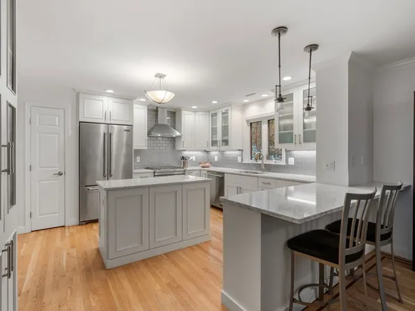 10 Holt St #10, Belmont, MA 02478