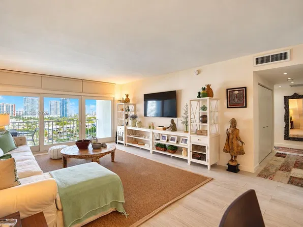 500 Bayview Dr APT 1123, Sunny Isles Beach, FL 33160