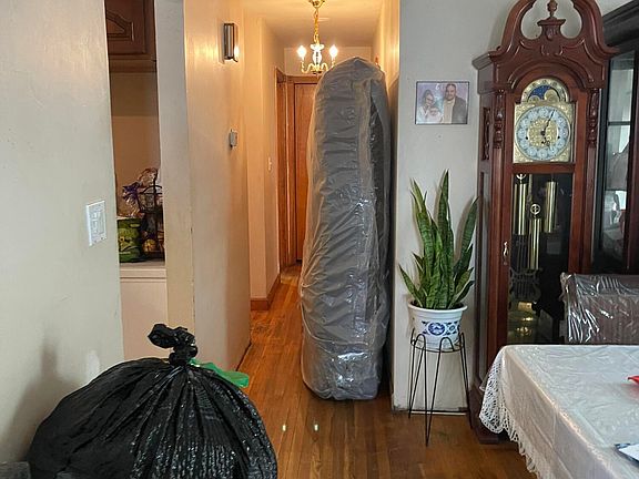 5th image of 354 Buel Ave